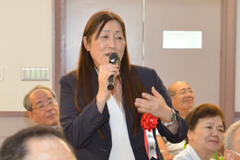 クイズの回答を答える四郎園千華子教頭先生