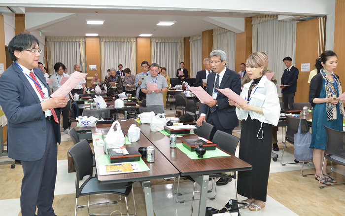 校歌斉唱（県三校歌、御影高校校歌）