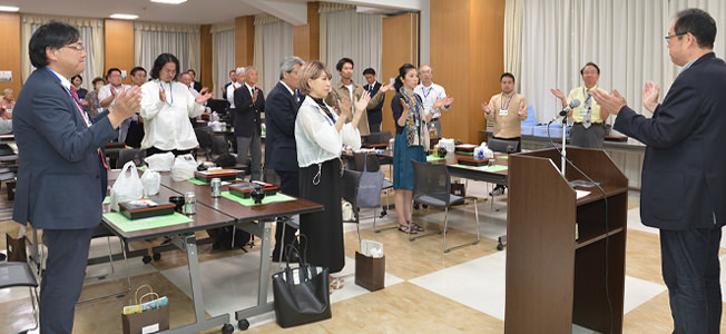 閉会・一本絞め