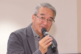 クイズの回答を答える　萩原 孝治郎　相談役（24回生）