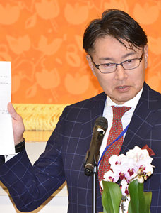 会長挨拶　小林　進　会長　（39回生）